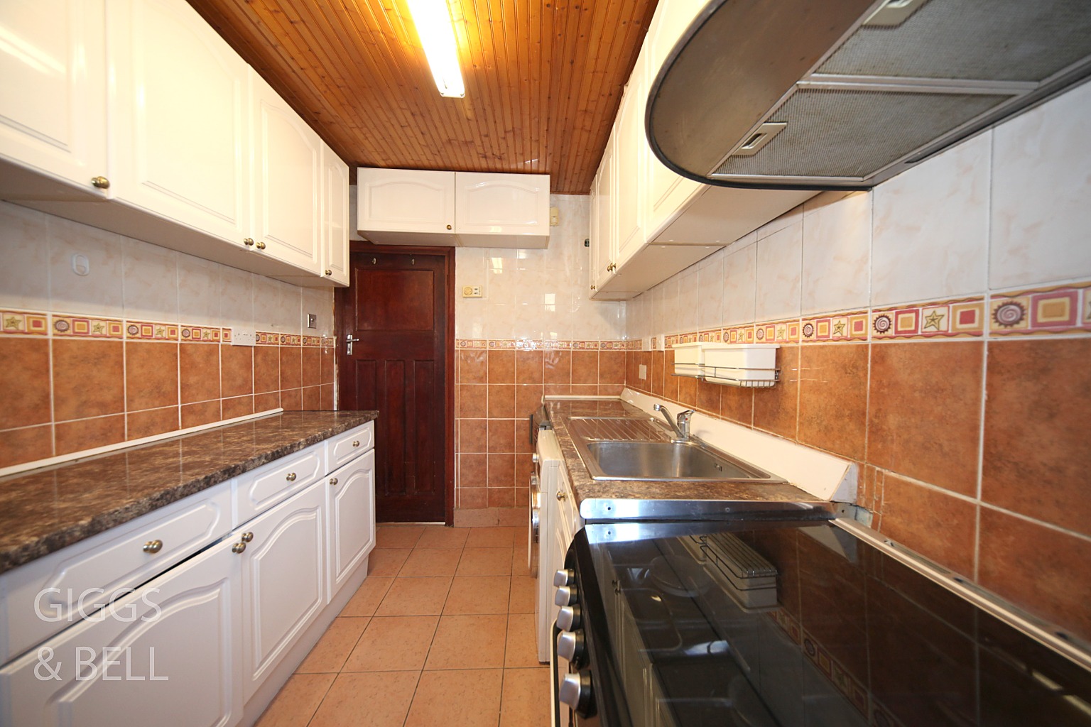 3 bed terraced house for sale in Clarendon Road, Luton 7