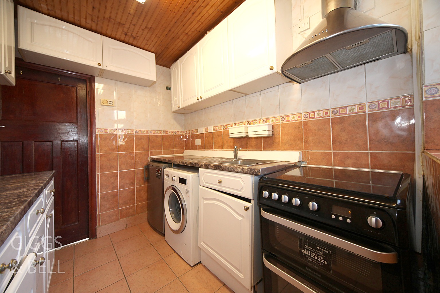 3 bed terraced house for sale in Clarendon Road, Luton 6