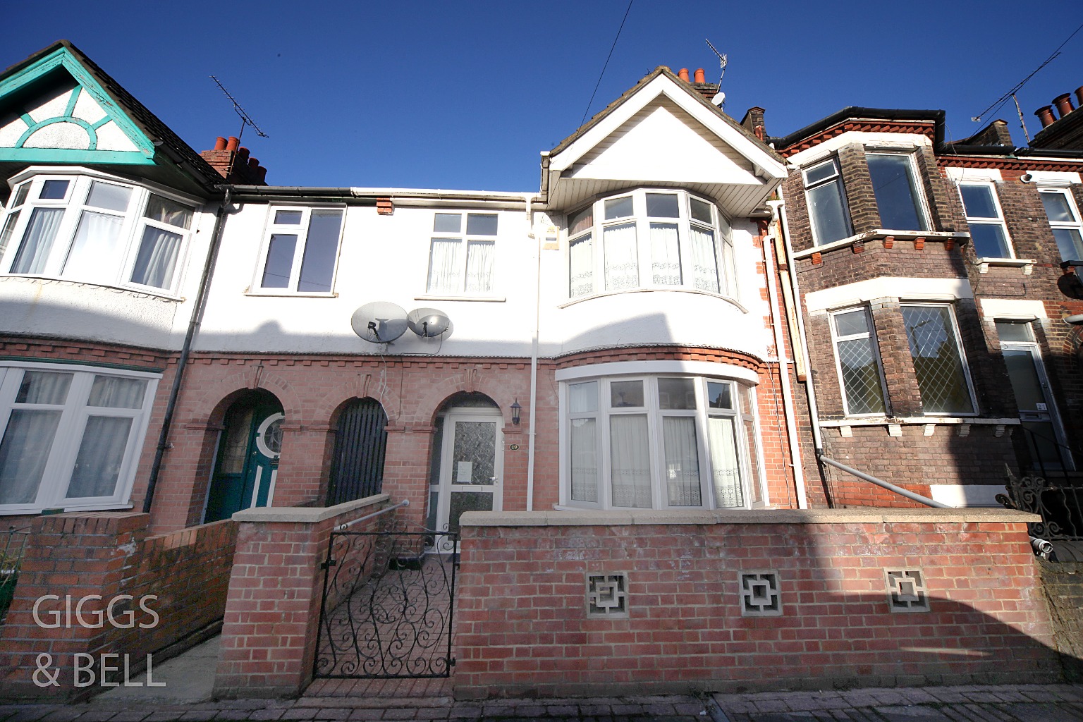 3 bed terraced house for sale in Clarendon Road, Luton, LU2 