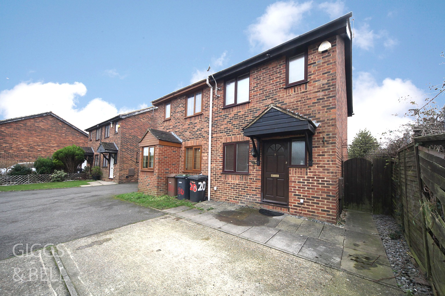 2 bed semi-detached house for sale in Rudyard Close, Luton  - Property Image 2