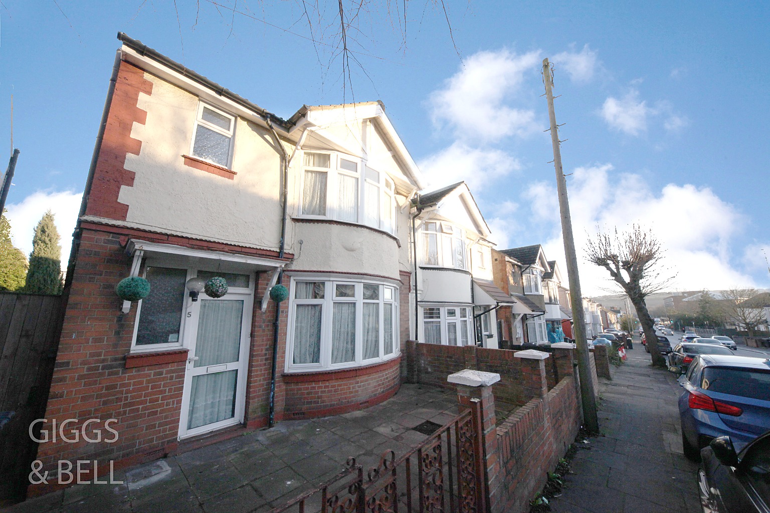 3 bed semi-detached house for sale in Kingsway, Luton  - Property Image 1