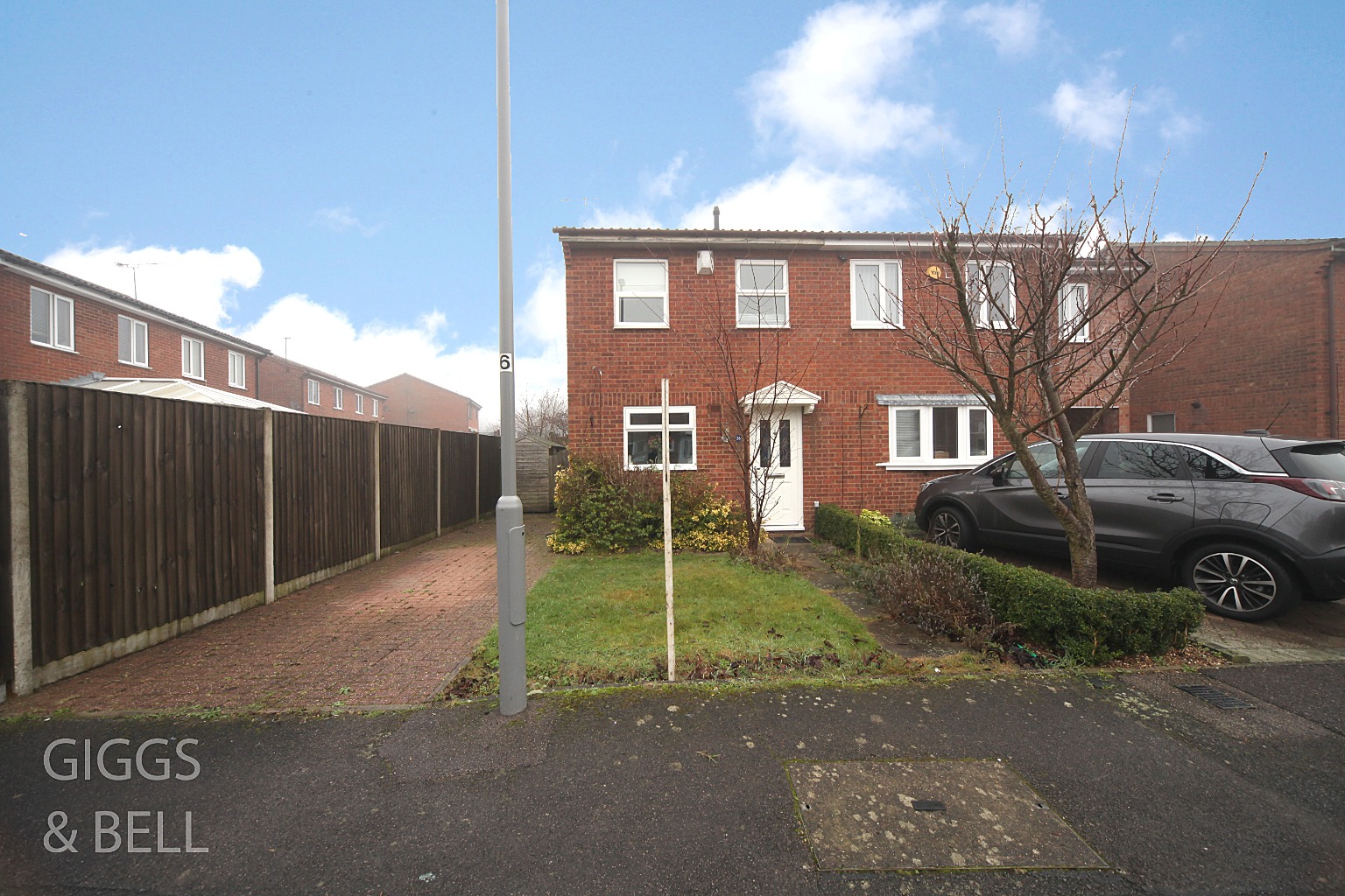 2 bed semi-detached house for sale in Linbridge Way, Luton - Property Image 1