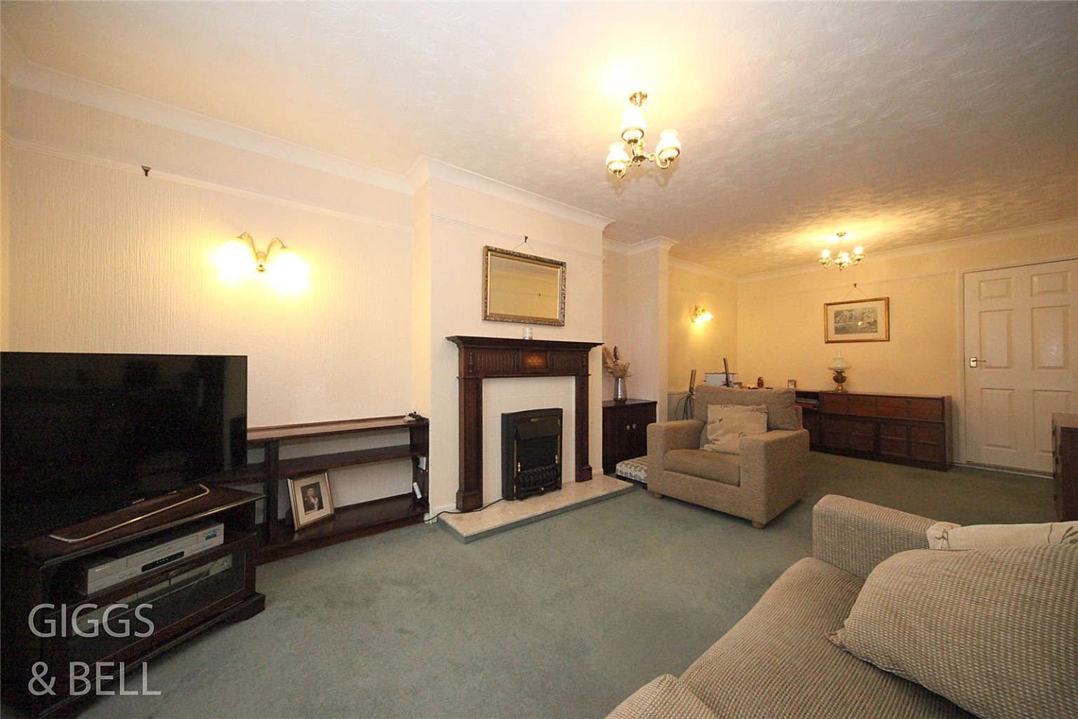 3 bed semi-detached house for sale in Chesford Road, Luton  - Property Image 3