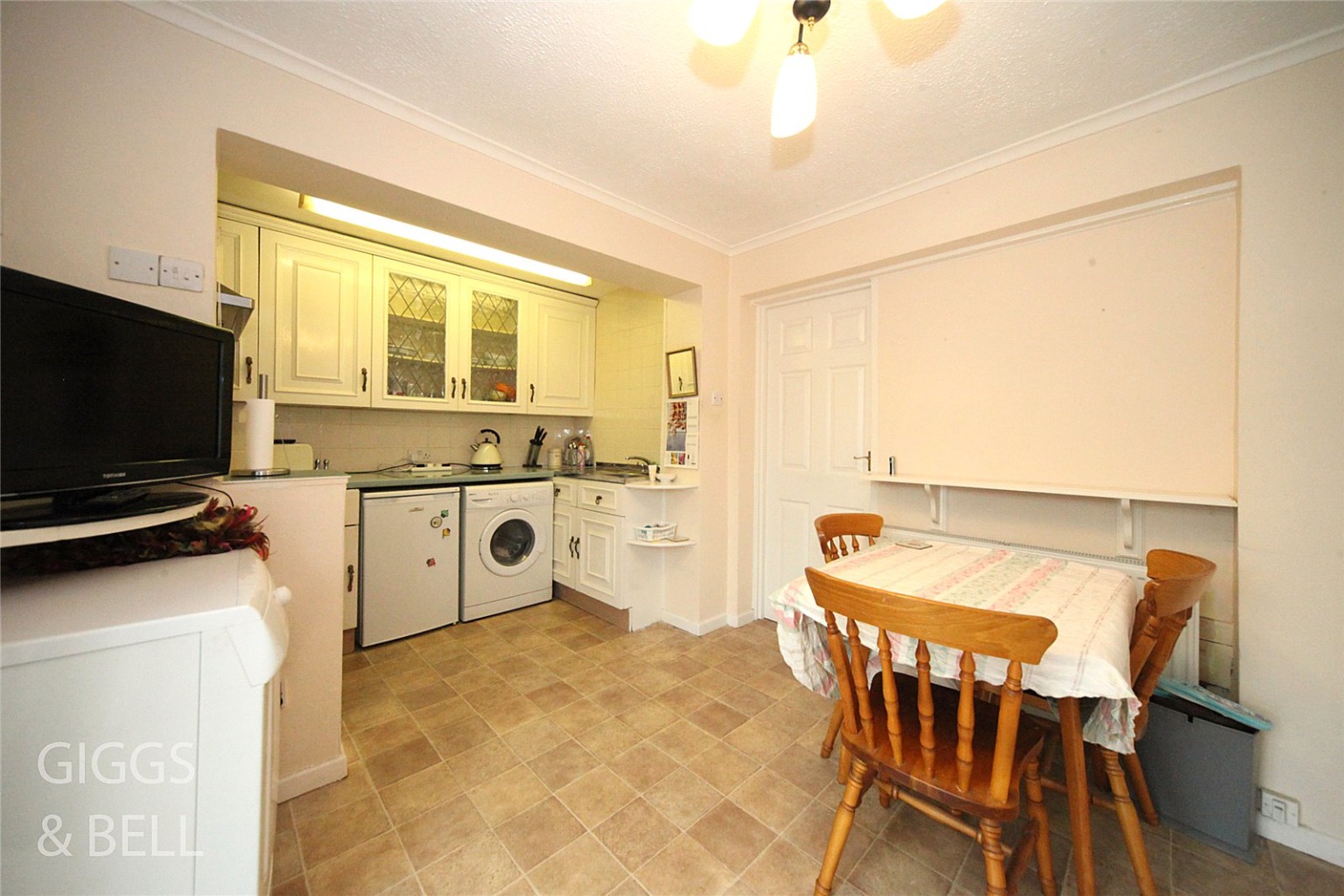 3 bed semi-detached house for sale in Chesford Road, Luton 4