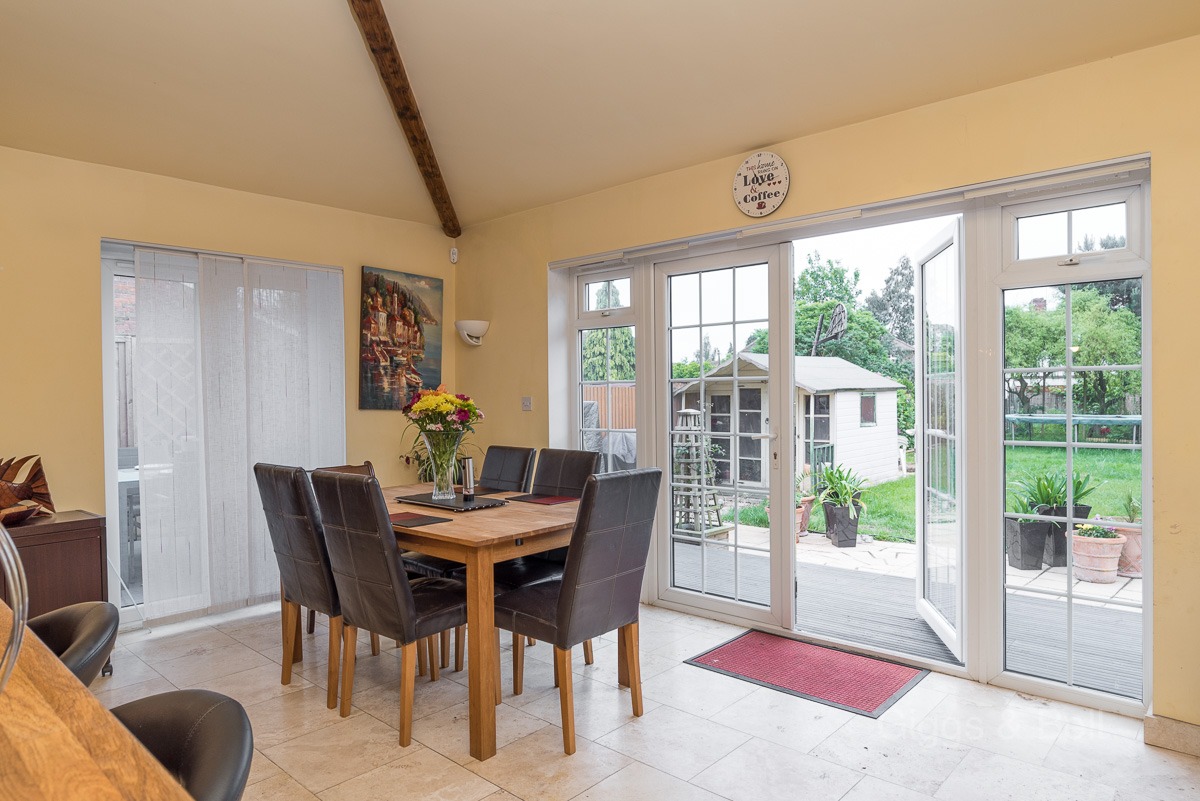 4 bed semi-detached house for sale in Compton Avenue, Luton  - Property Image 9