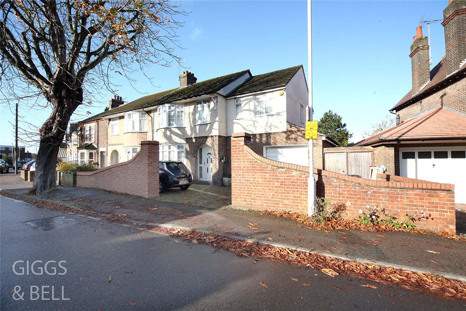 4 bed semi-detached house for sale in Compton Avenue, Luton  - Property Image 2