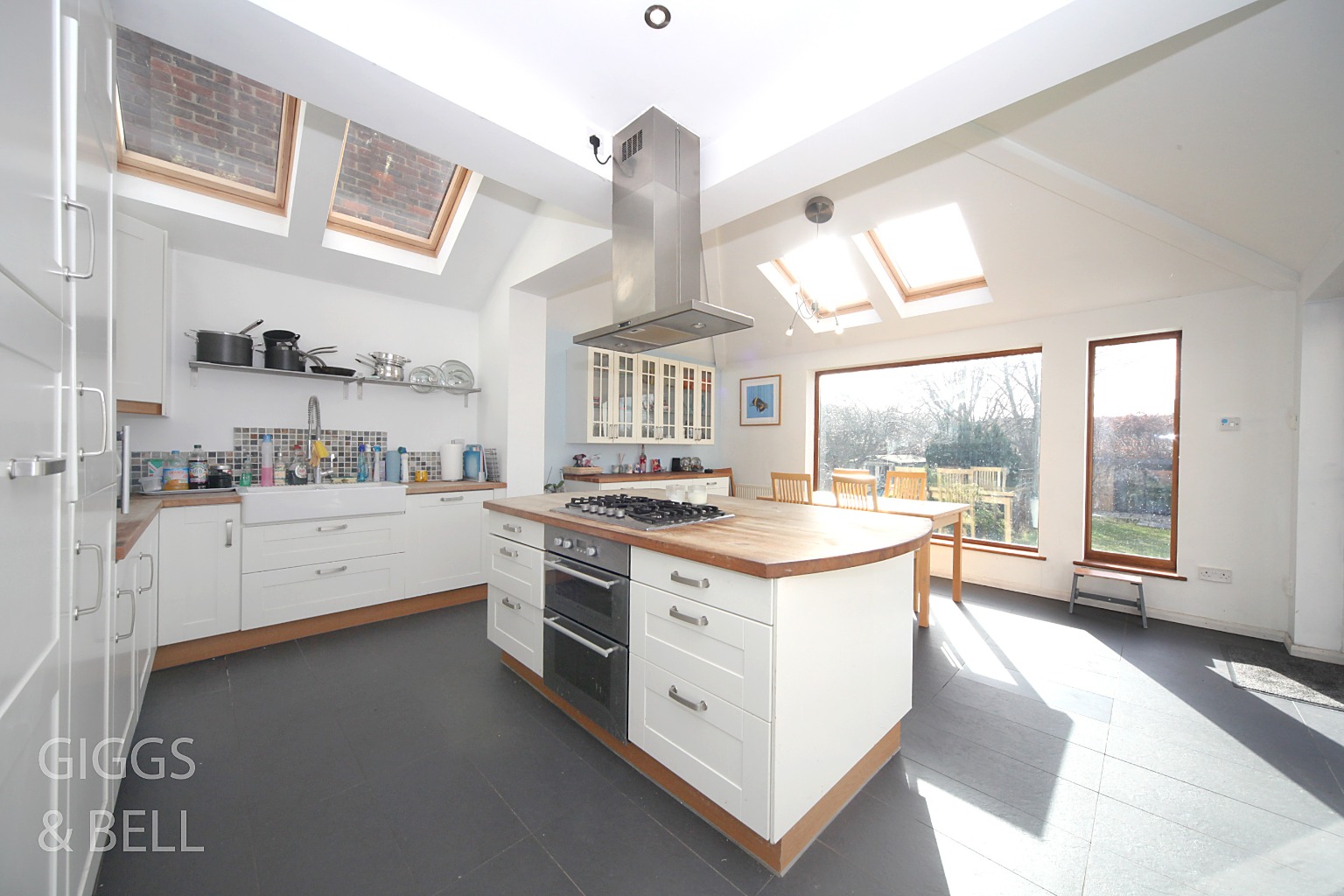 4 bed semi-detached house for sale in Bushmead Road, Luton  - Property Image 9