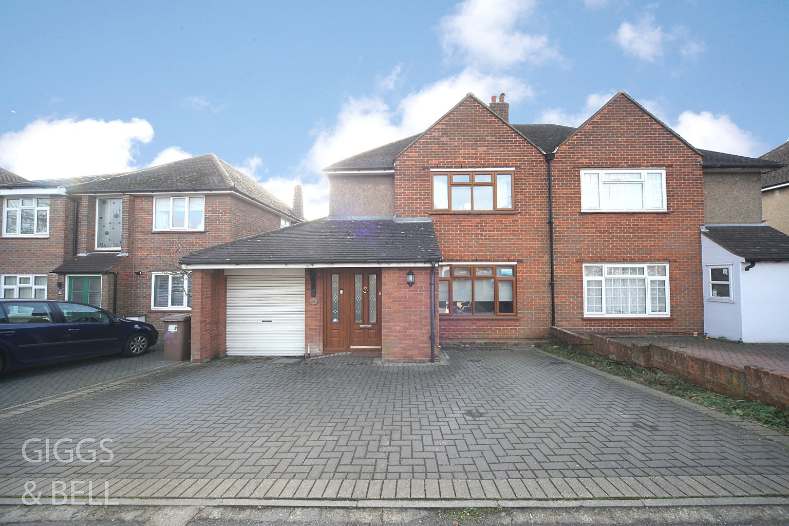 4 bed semi-detached house for sale in Bushmead Road, Luton  - Property Image 1
