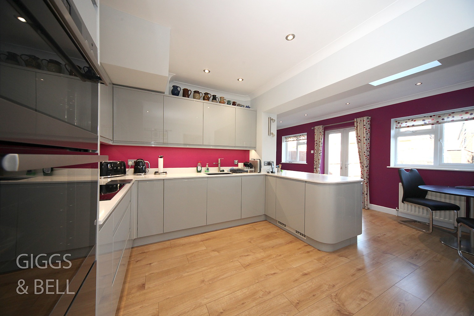 4 bed detached house for sale in Felstead Way, Luton  - Property Image 8