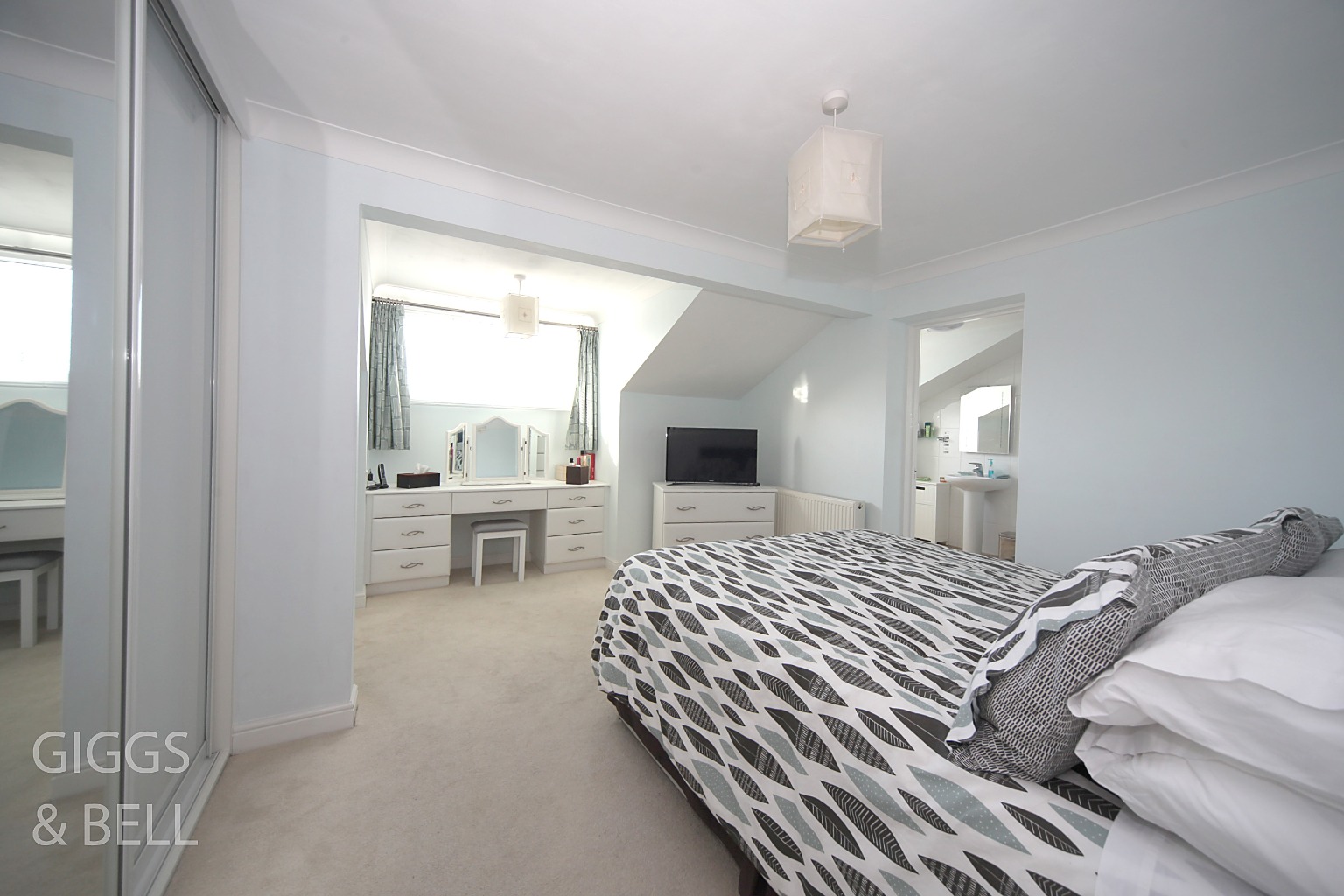 4 bed detached house for sale in Felstead Way, Luton  - Property Image 16