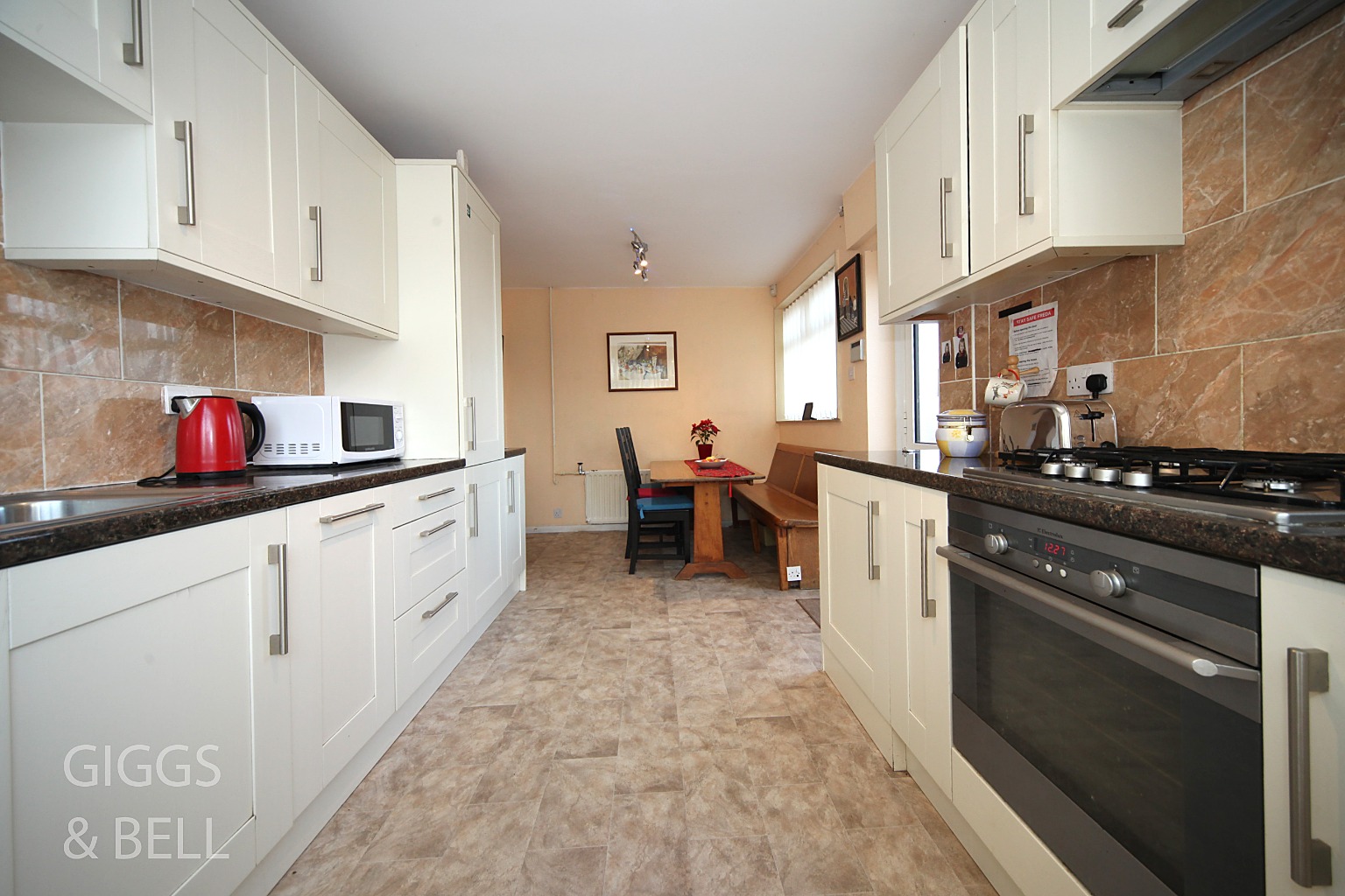 3 bed semi-detached house for sale in Stoneygate Road, Luton  - Property Image 6