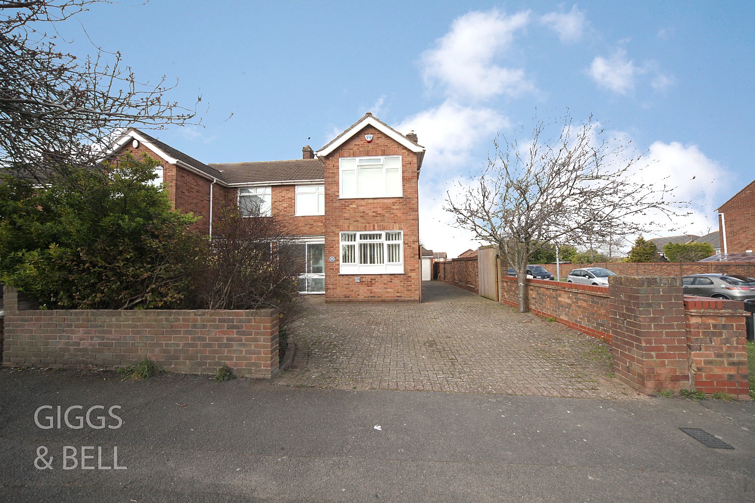 3 bed semi-detached house for sale in Stoneygate Road, Luton  - Property Image 2
