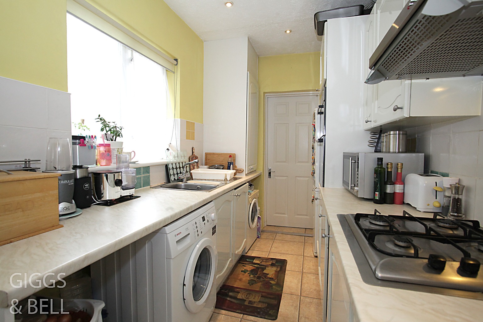 4 bed terraced house for sale in Russell Rise, Luton 4