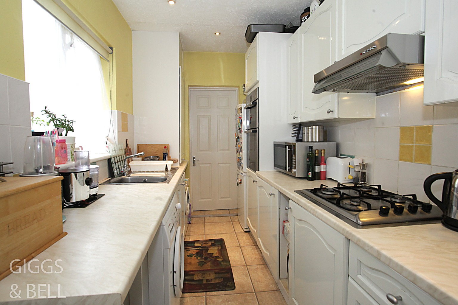 4 bed terraced house for sale in Russell Rise, Luton  - Property Image 4