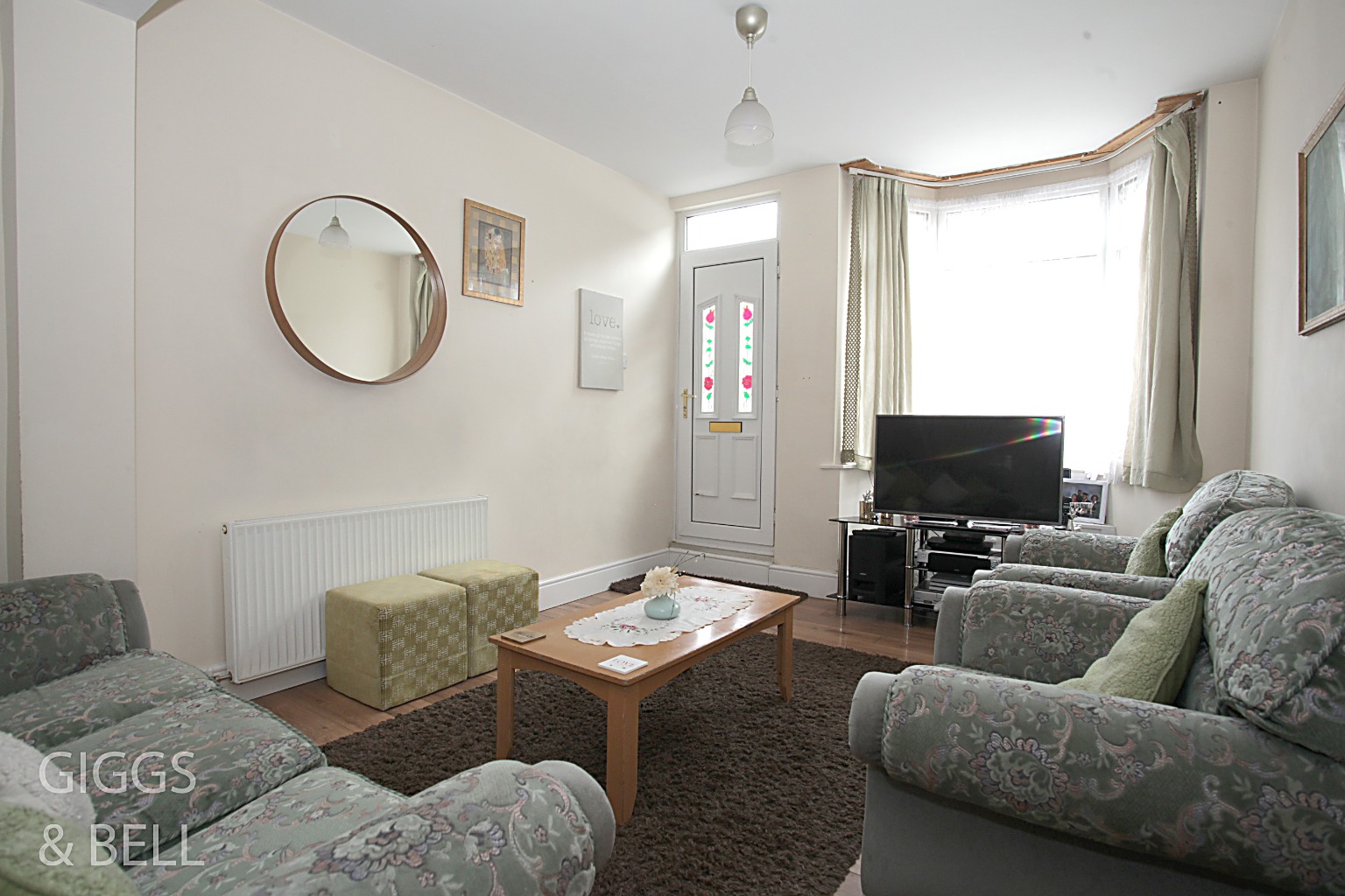 4 bed terraced house for sale in Russell Rise, Luton  - Property Image 2
