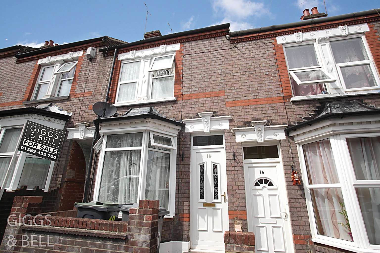 4 bed terraced house for sale in Russell Rise, Luton, LU1 