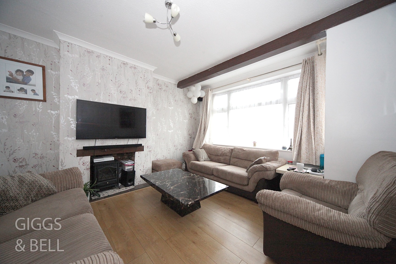 3 bed semi-detached house for sale in Felstead Close, Luton  - Property Image 3
