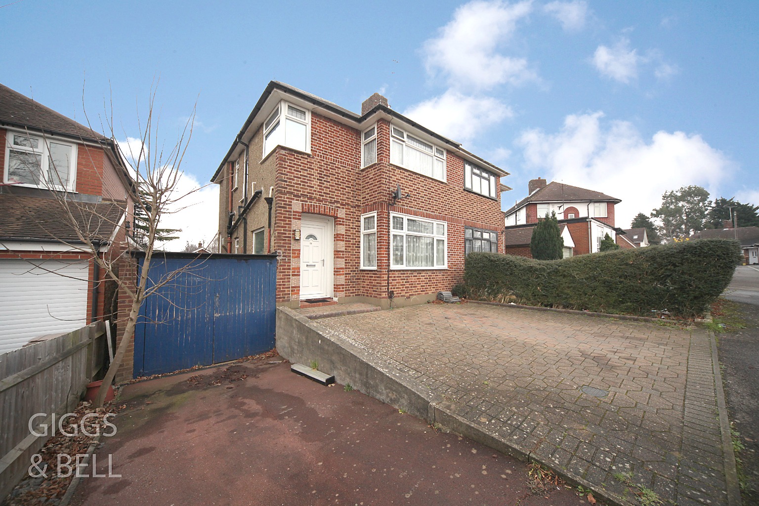 3 bed semi-detached house for sale in Felstead Close, Luton  - Property Image 2