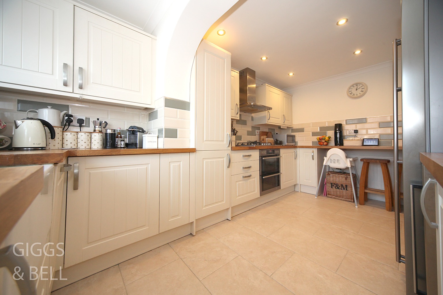 3 bed link detached house for sale in Raynham Way, Luton  - Property Image 5