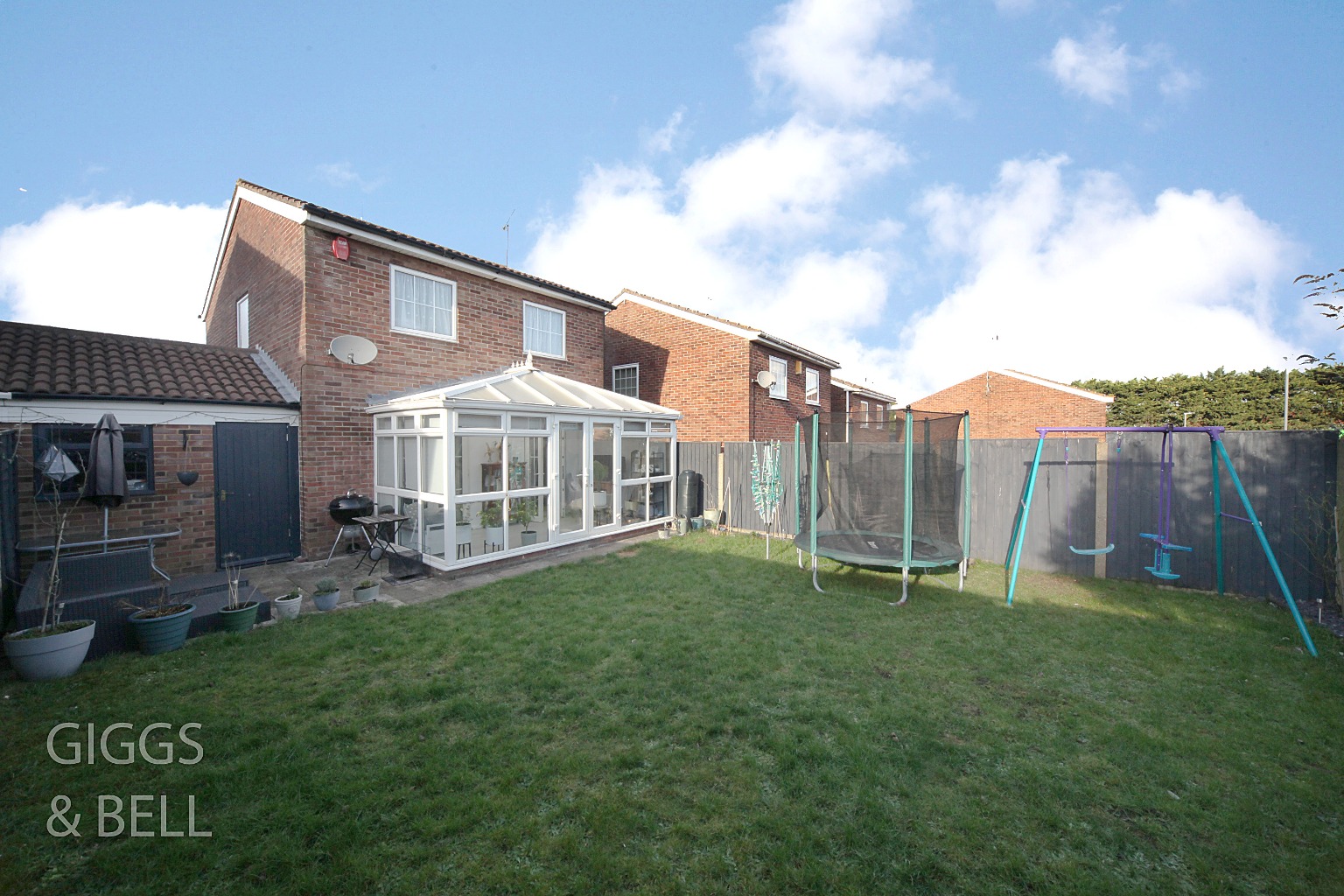 3 bed link detached house for sale in Raynham Way, Luton 16