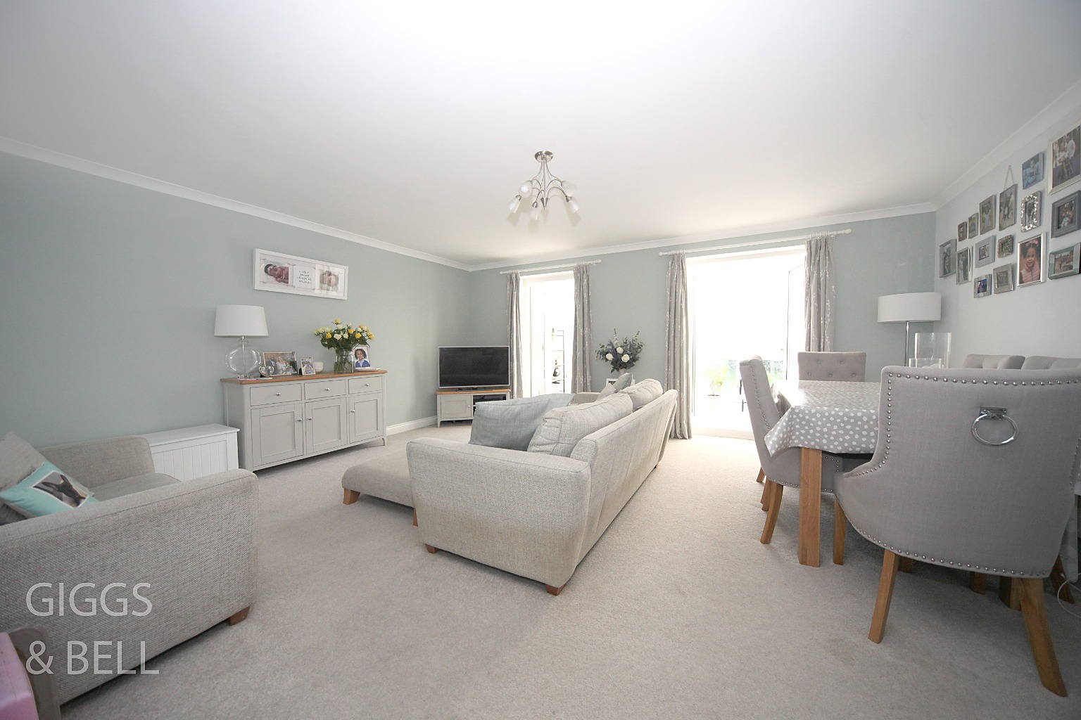 3 bed link detached house for sale in Raynham Way, Luton  - Property Image 3
