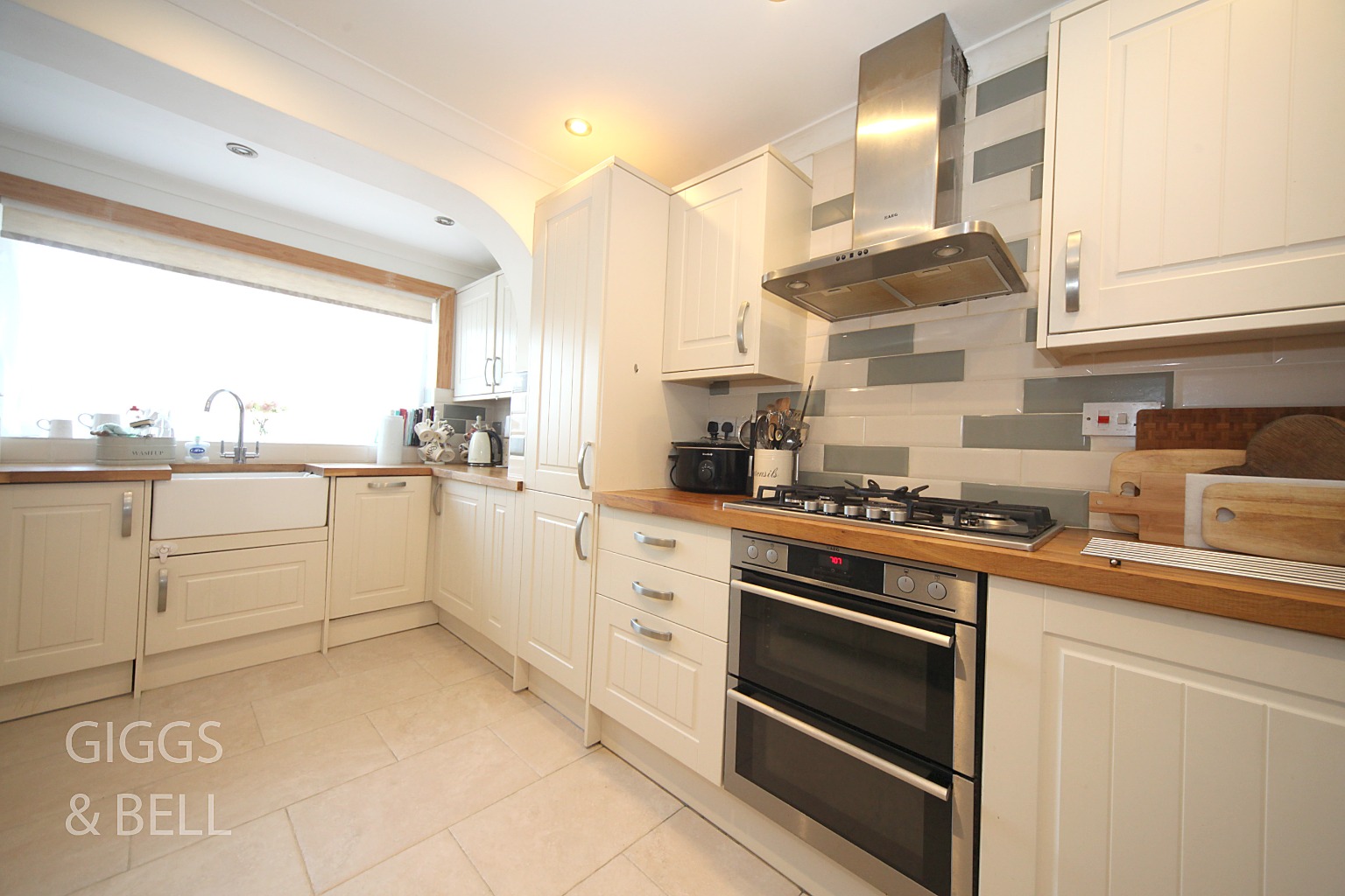 3 bed link detached house for sale in Raynham Way, Luton 5