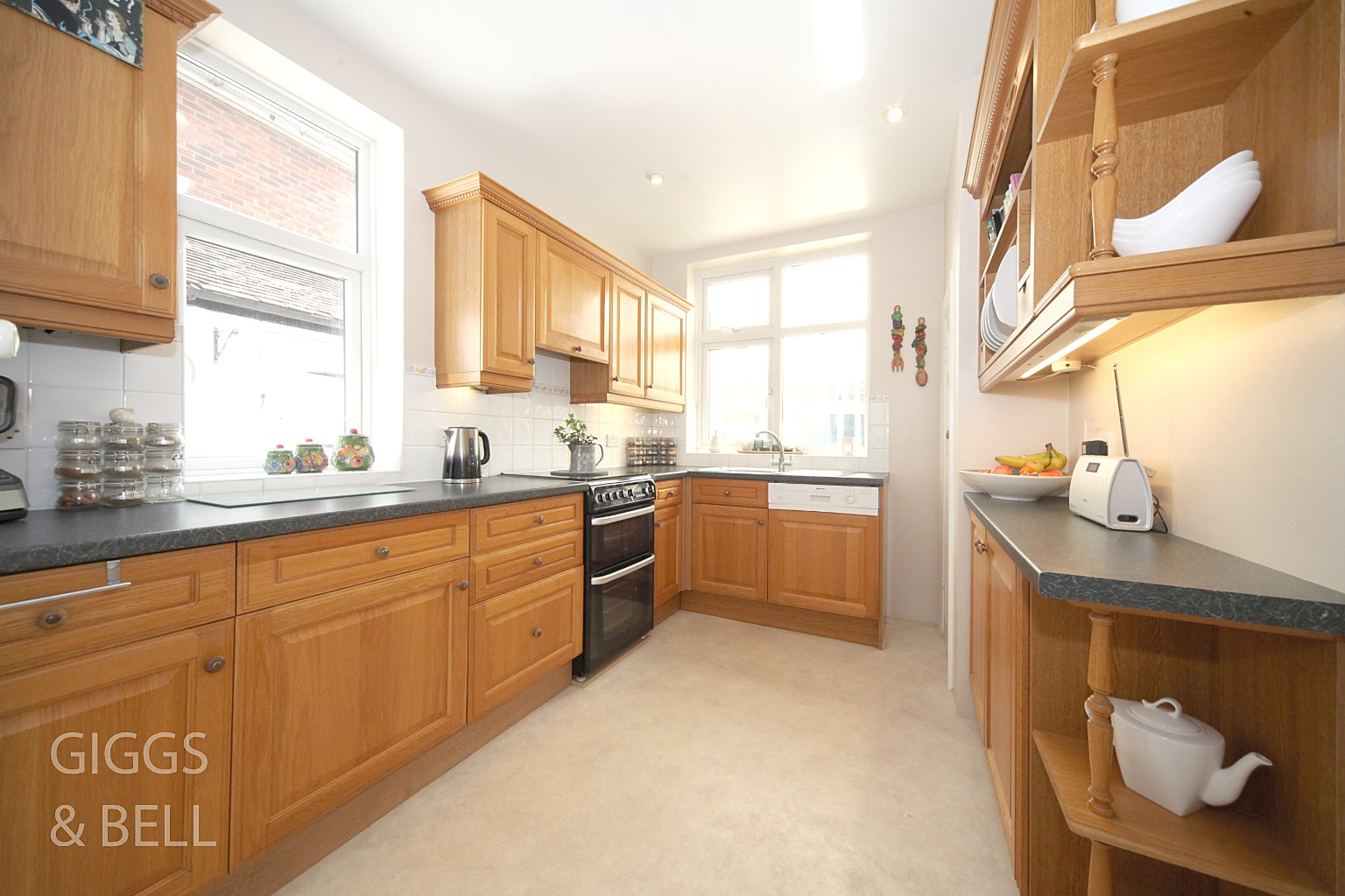 3 bed semi-detached house for sale in Cutenhoe Road, Luton  - Property Image 6