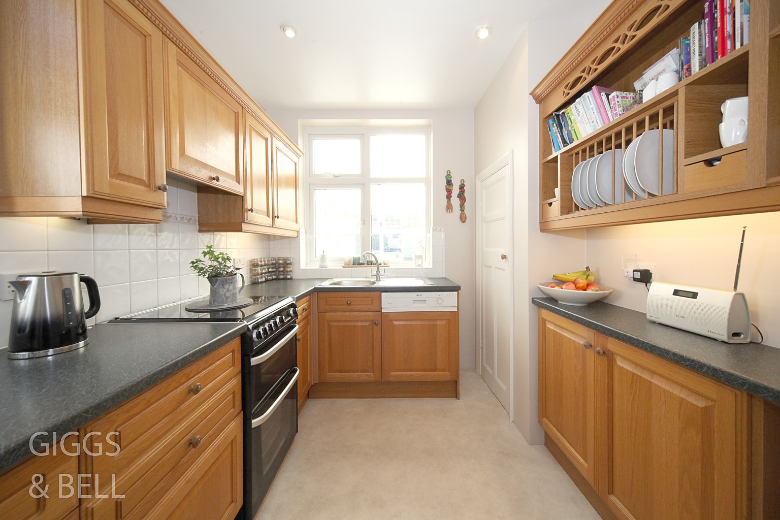 3 bed semi-detached house for sale in Cutenhoe Road, Luton  - Property Image 7