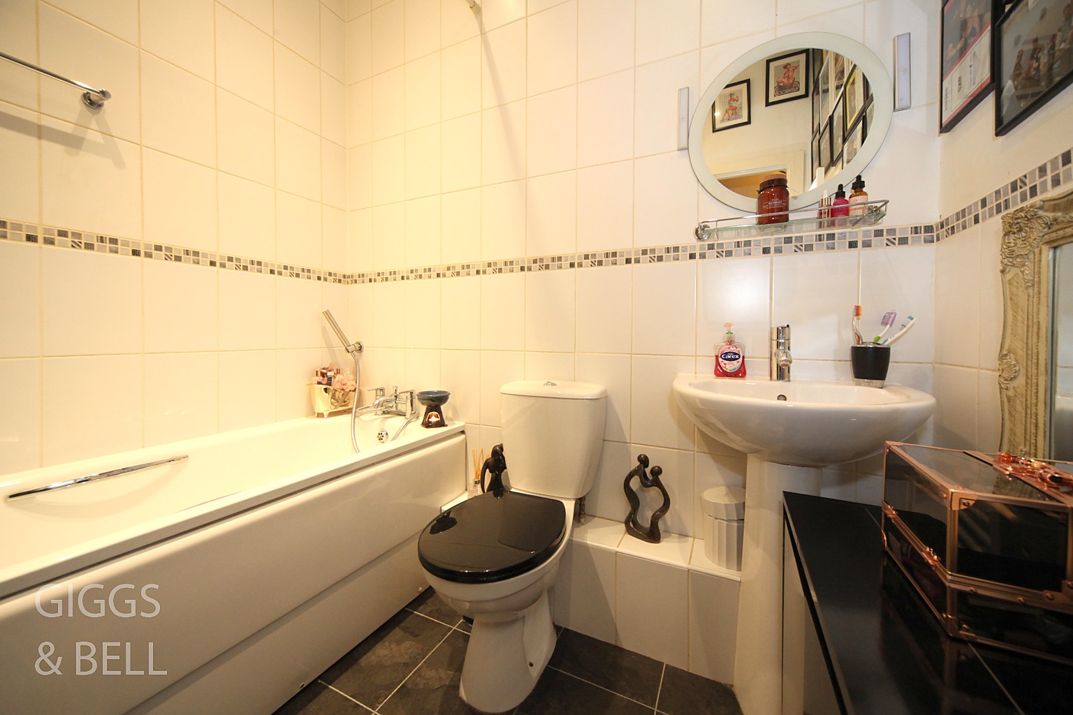 2 bed flat for sale in Holly Street, Luton  - Property Image 12