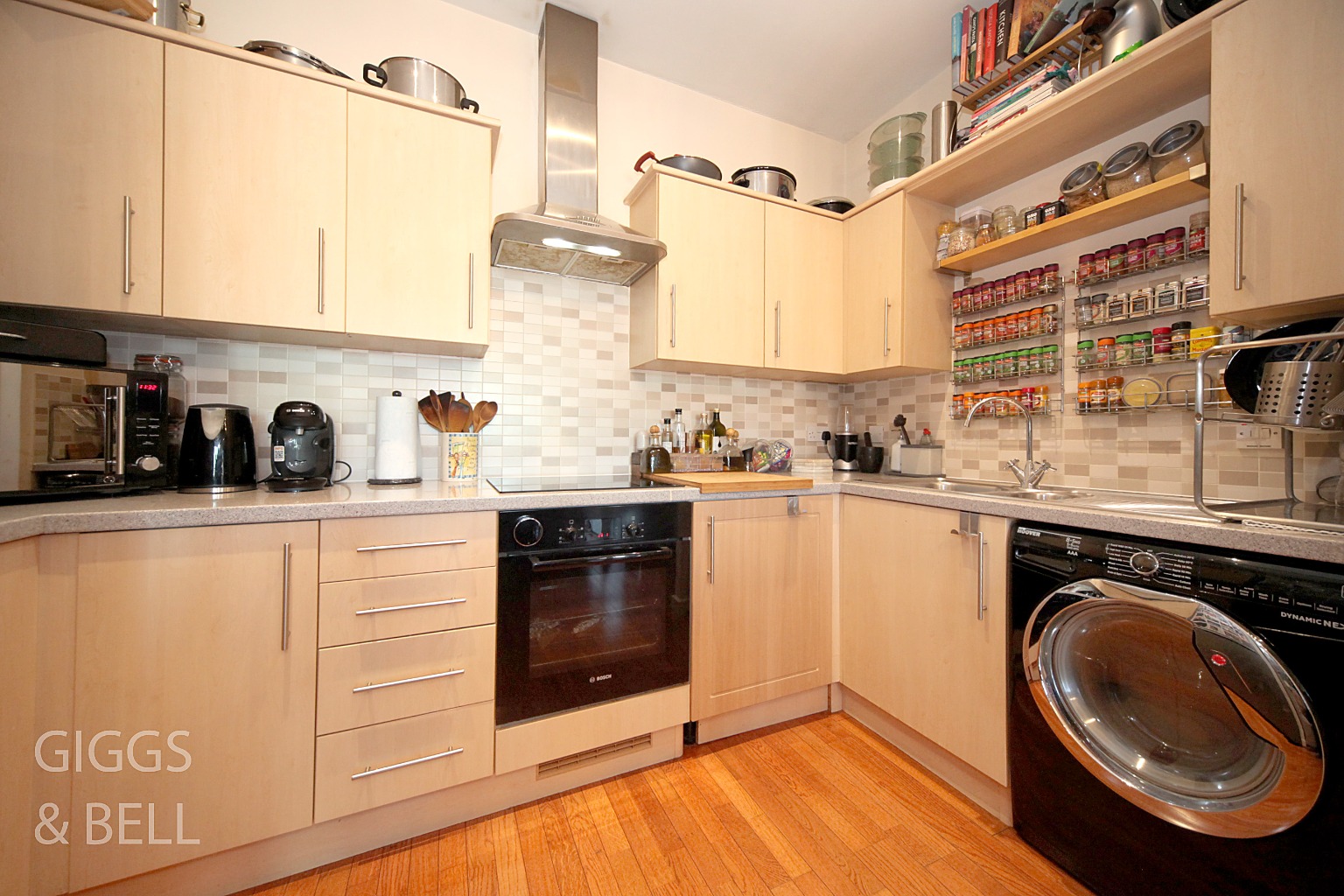 2 bed flat for sale in Holly Street, Luton 4