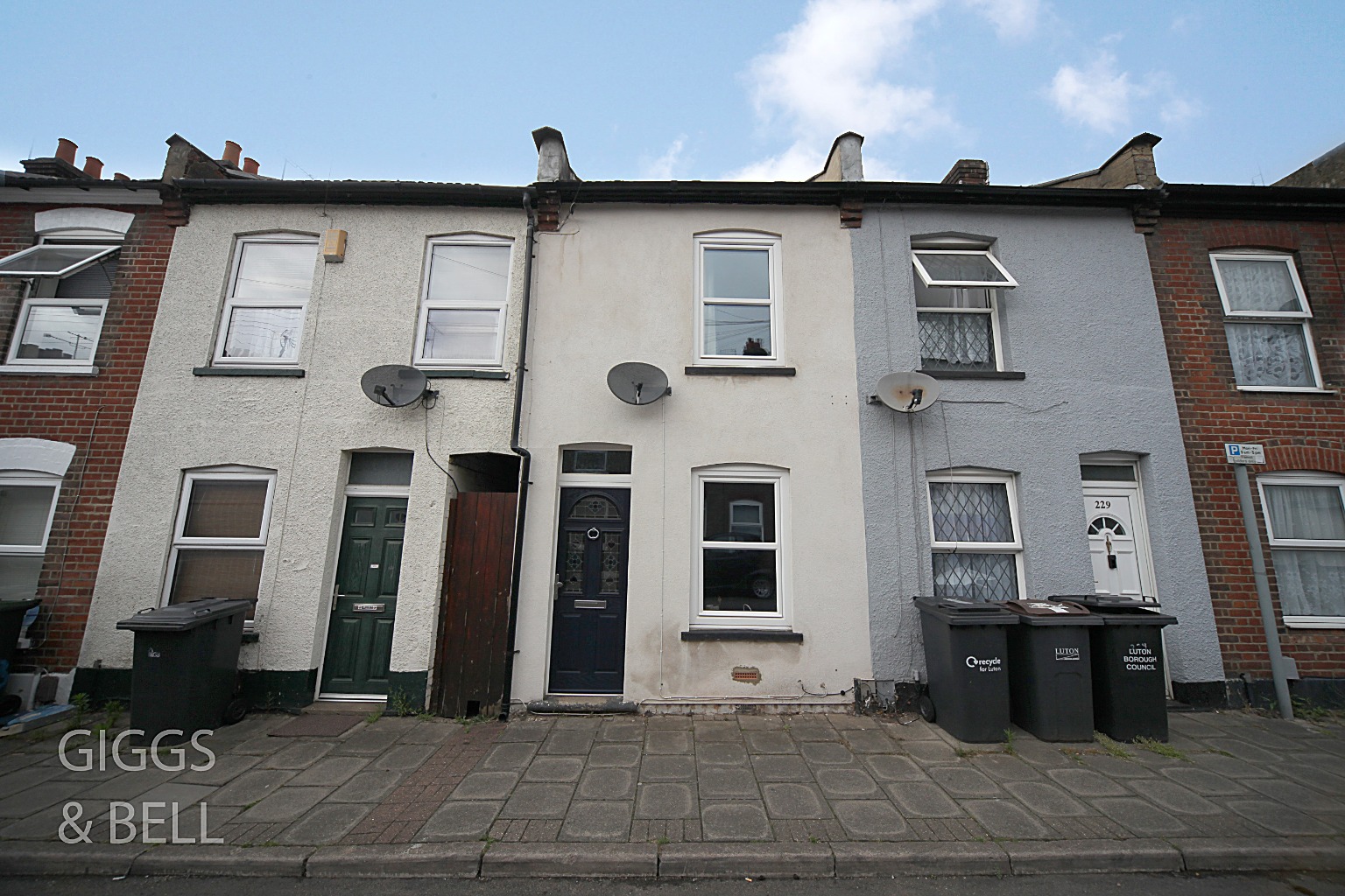 2 bed terraced house for sale in North Street, Luton, LU2 