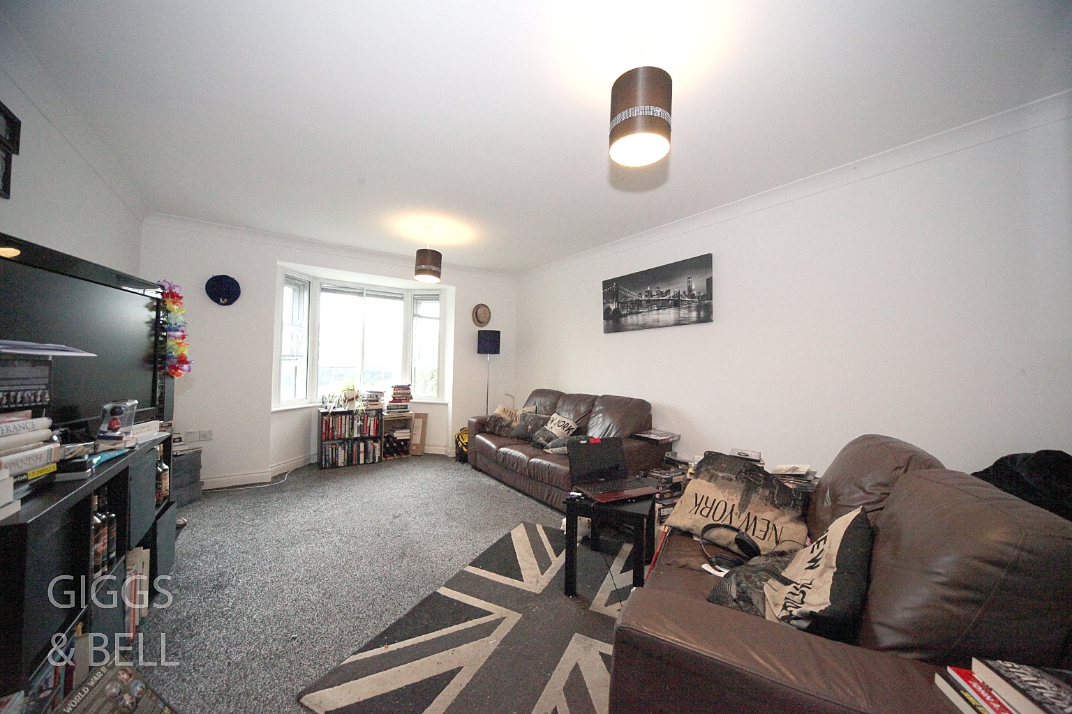 1 bed ground floor flat for sale in Bramley Court, Dunstable 1
