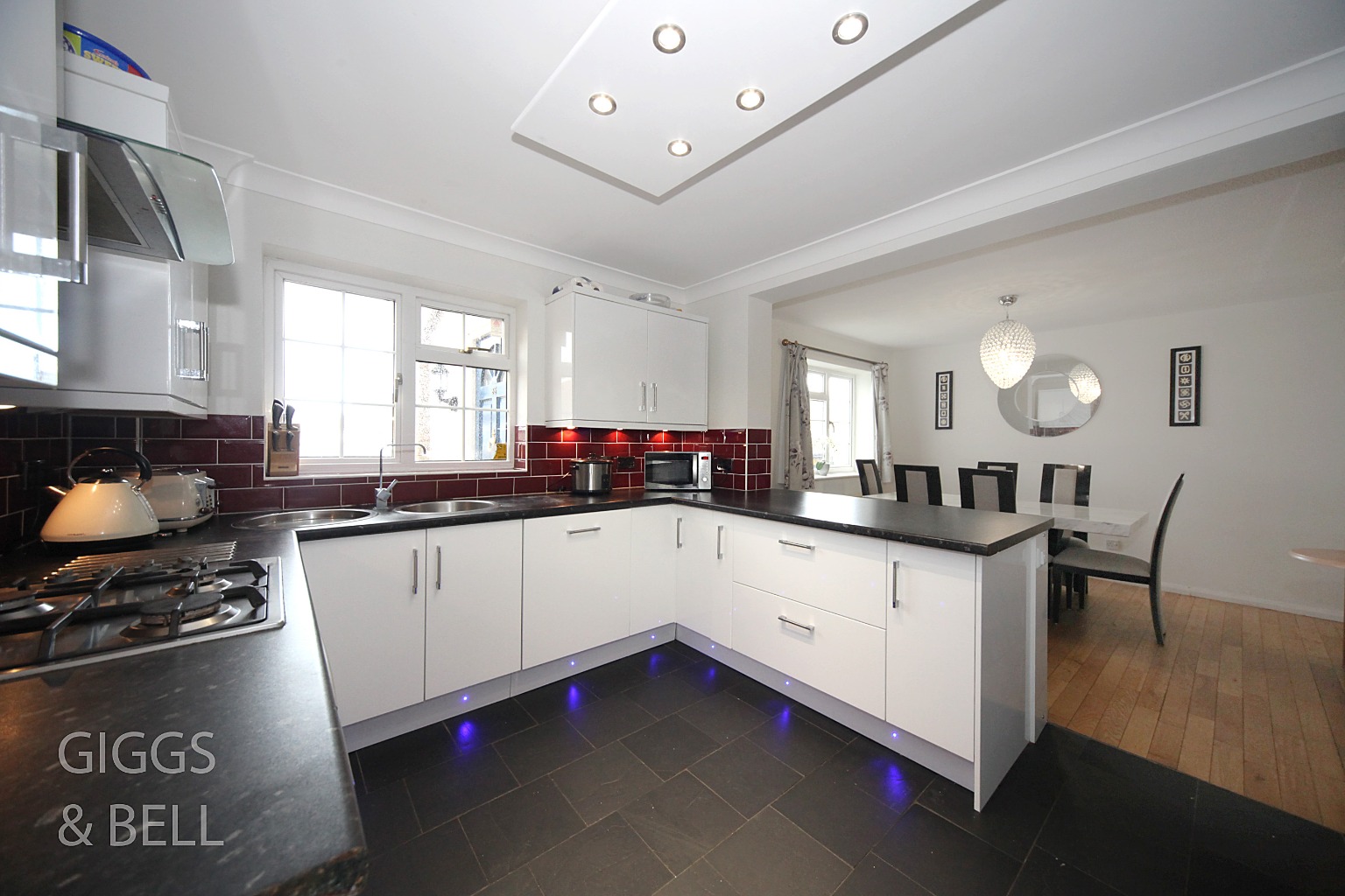 4 bed detached house for sale in Claydown Way, Luton  - Property Image 9