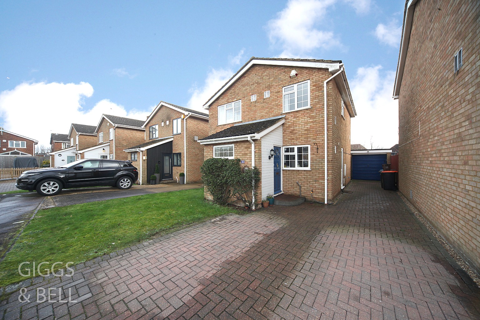 4 bed detached house for sale in Claydown Way, Luton  - Property Image 2