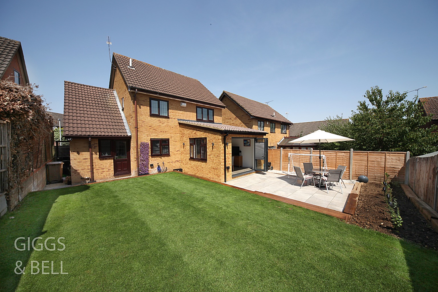 4 bed detached house for sale in Perrymead, Luton  - Property Image 1