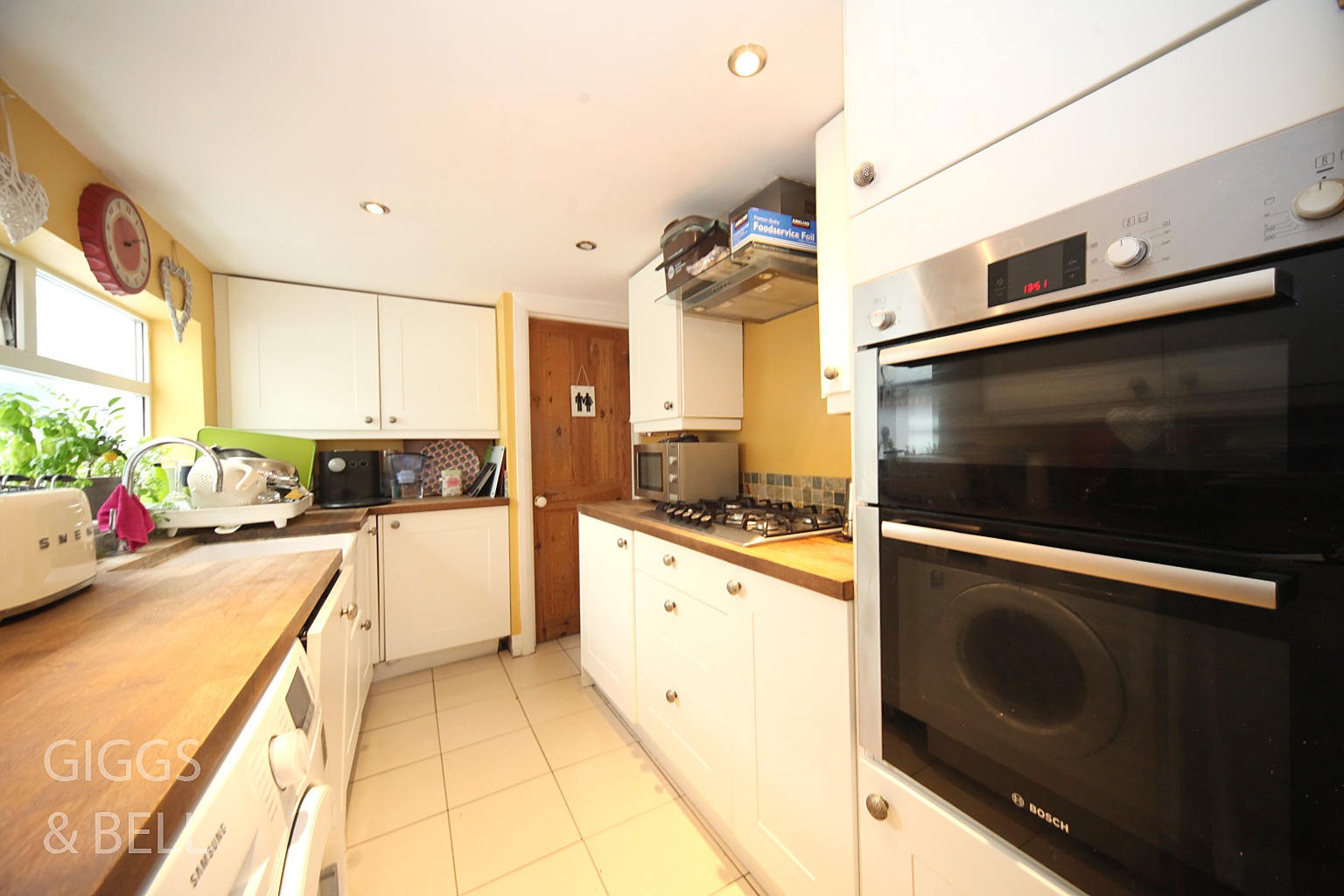 3 bed terraced house for sale in Summer Street, Luton 5