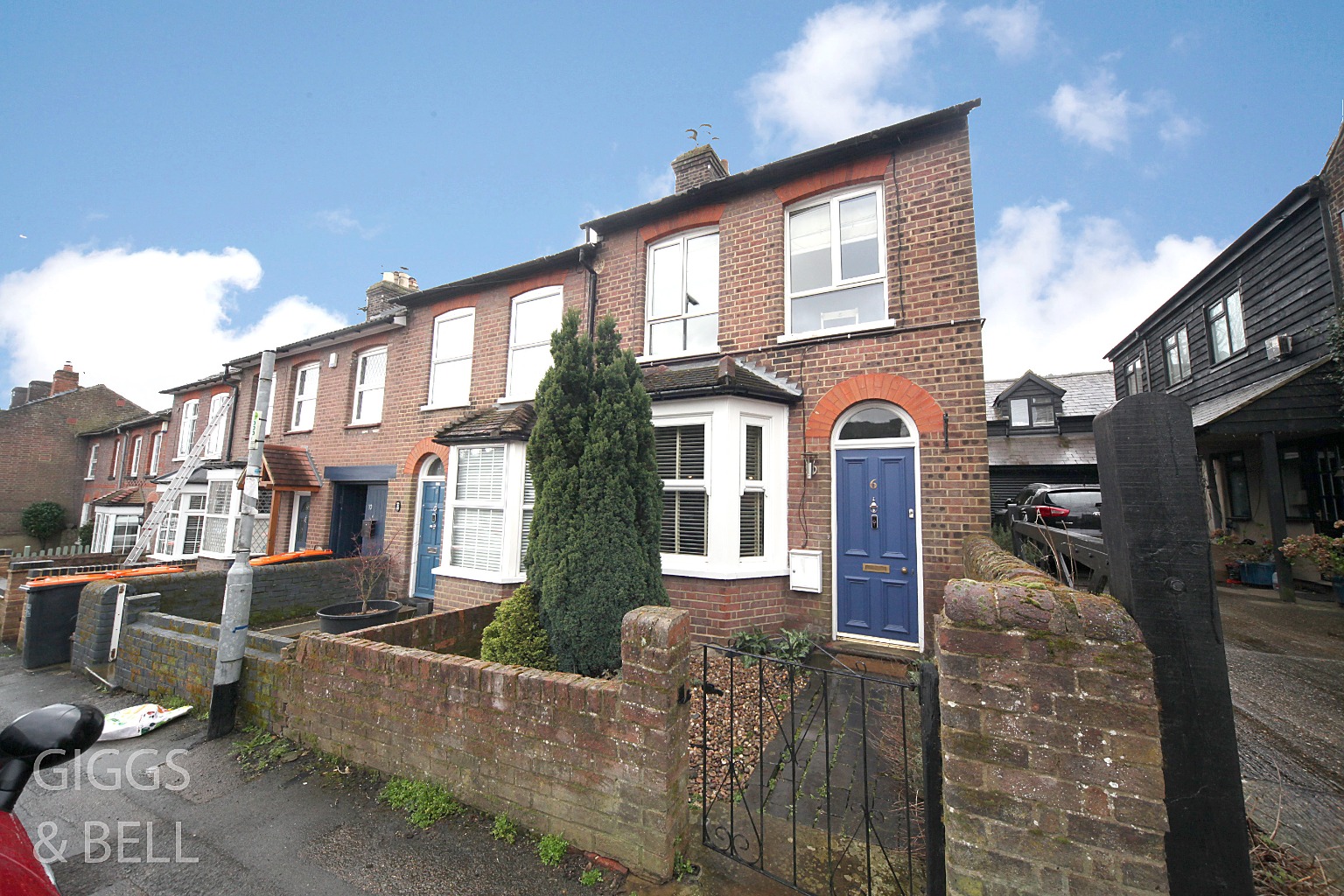 3 bed terraced house for sale in Summer Street, Luton - Property Image 1