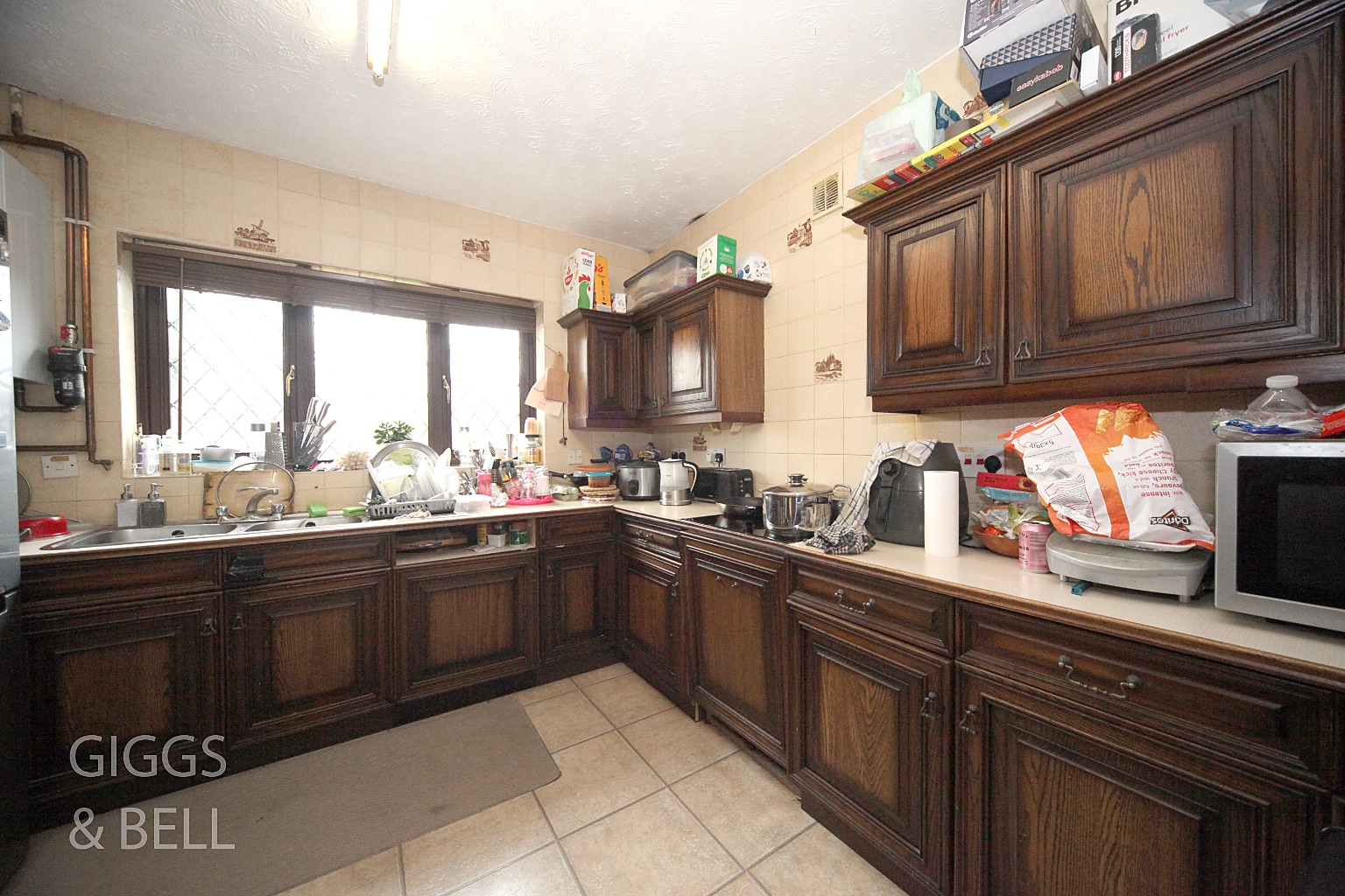 3 bed detached bungalow for sale in Abigail Close, Luton  - Property Image 5