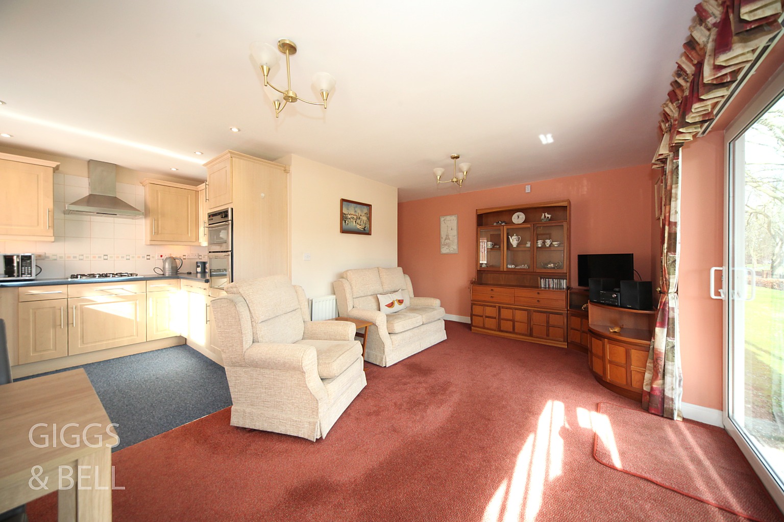 2 bed flat for sale in Primrose Close, Luton 1