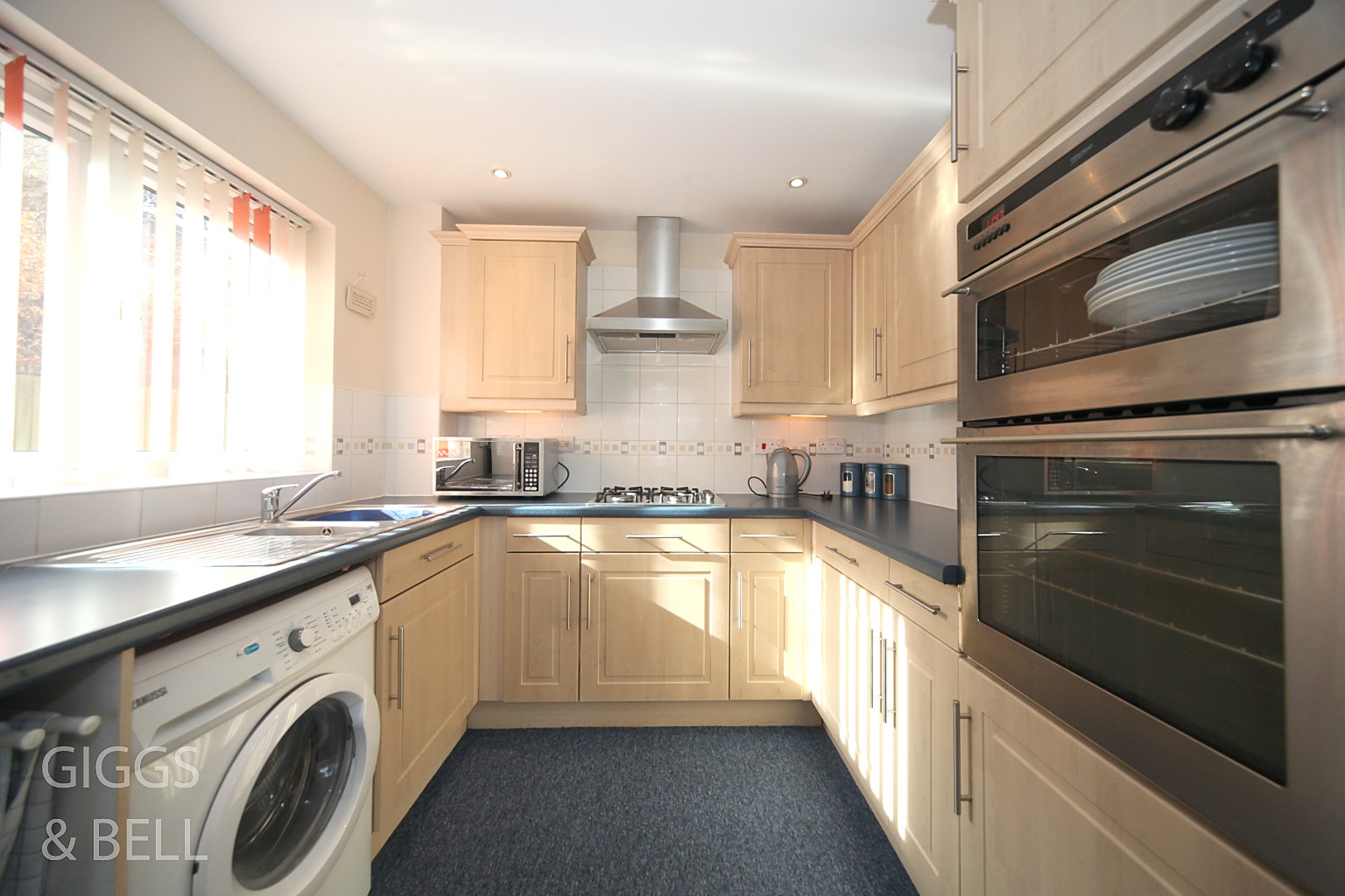 2 bed flat for sale in Primrose Close, Luton 4