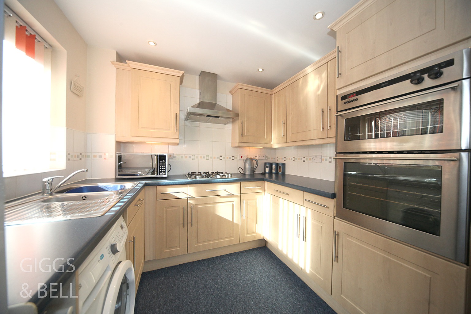 2 bed flat for sale in Primrose Close, Luton 5