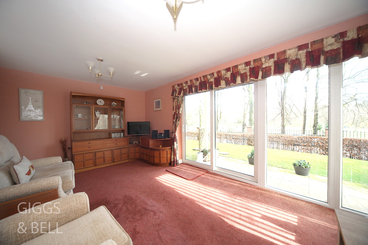 2 bed flat for sale in Primrose Close, Luton 3