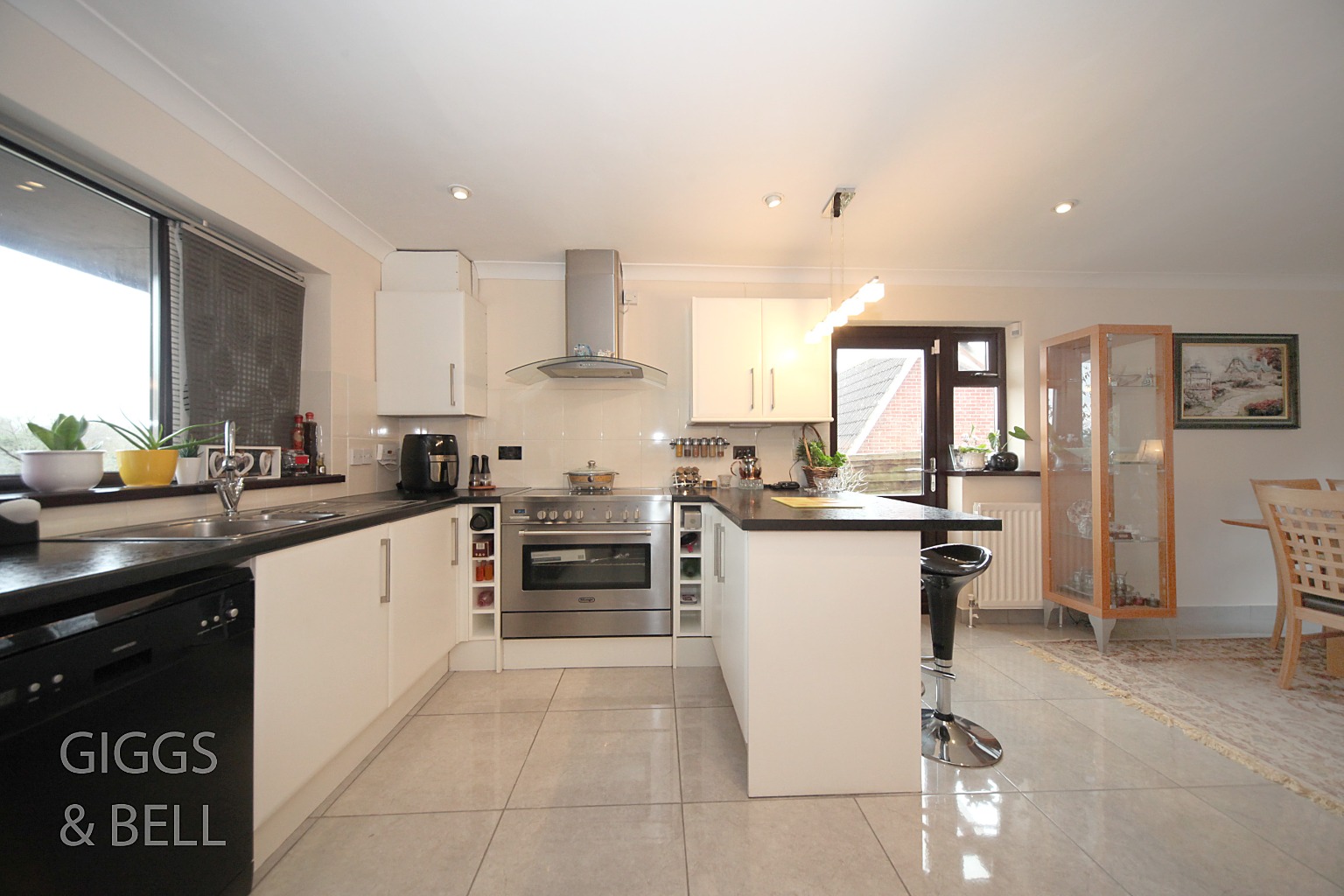 5 bed detached house for sale in Hart Hill Lane, Luton  - Property Image 13
