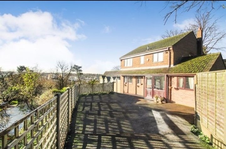 5 bed detached house for sale in Hart Hill Lane, Luton - Property Image 1