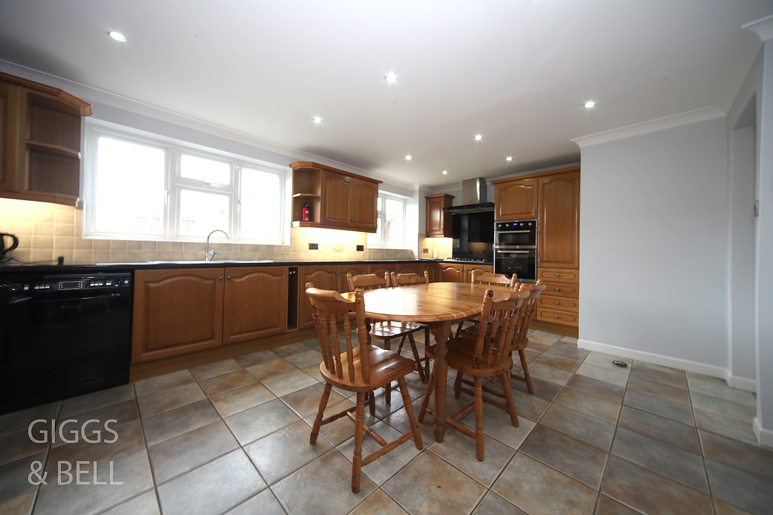 5 bed detached house for sale in Sunset Drive, Luton  - Property Image 7