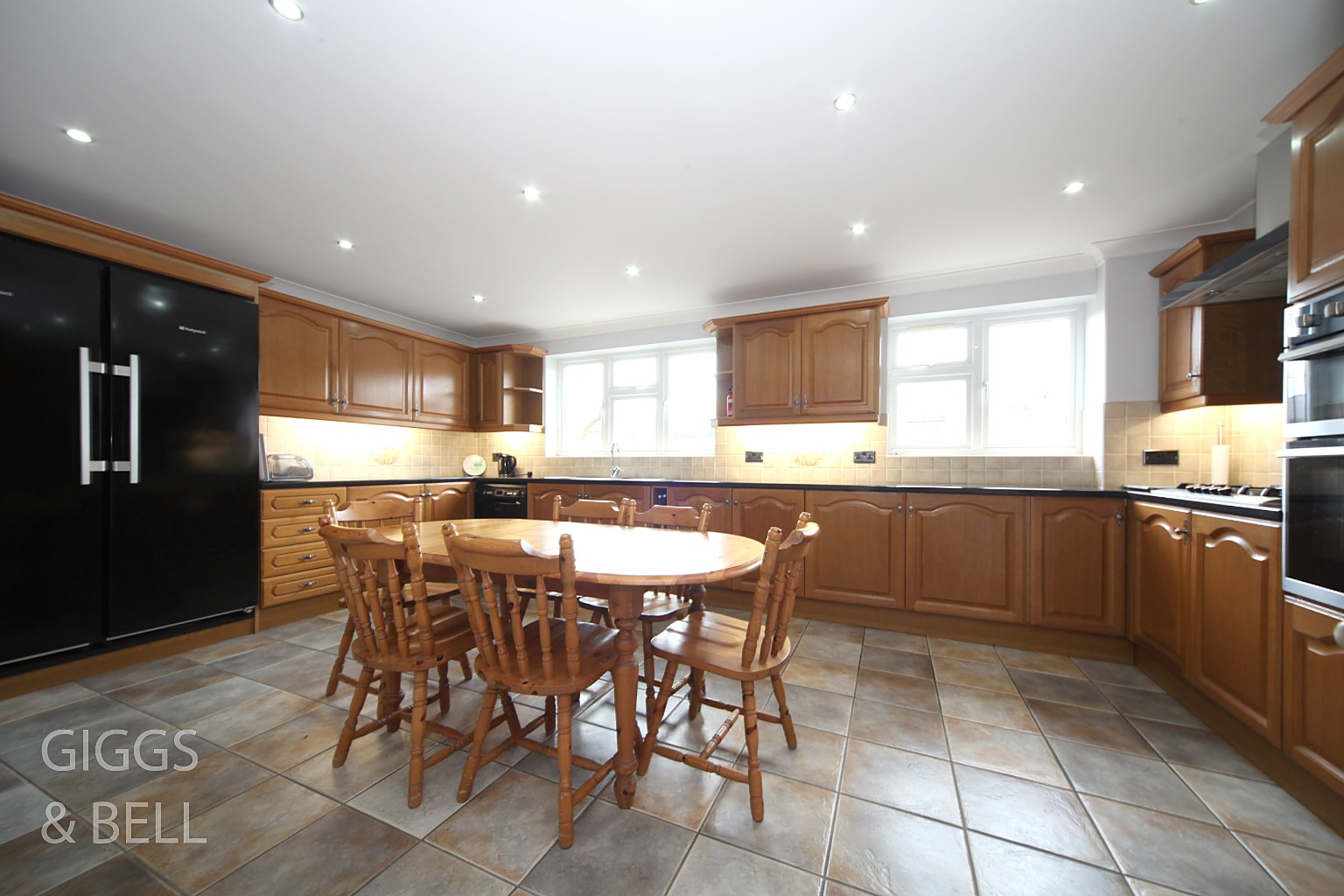 5 bed detached house for sale in Sunset Drive, Luton  - Property Image 8