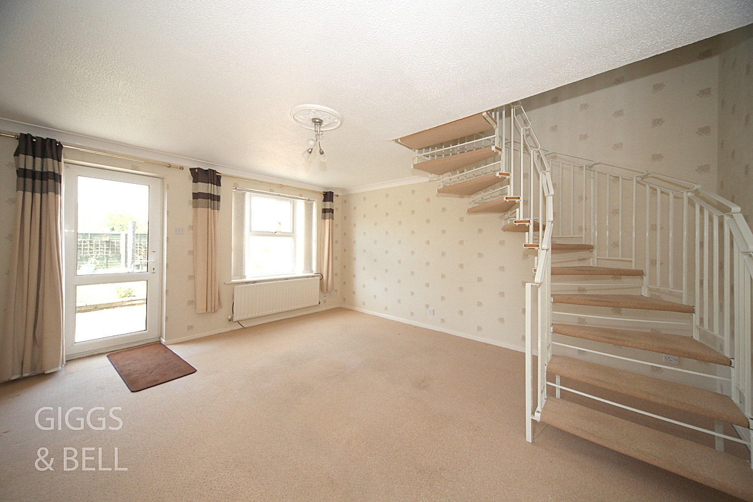 2 bed semi-detached house for sale in Rushall Green, Luton  - Property Image 3