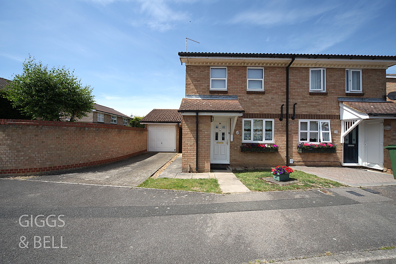 2 bed semi-detached house for sale in Rushall Green, Luton, LU2 