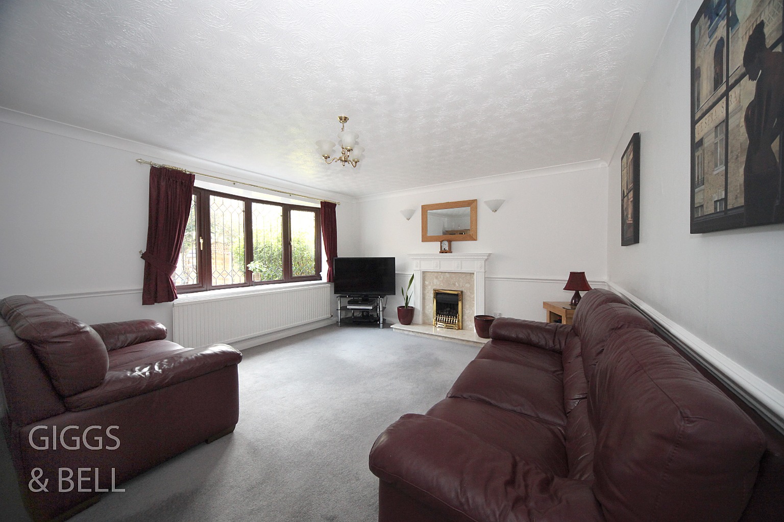 4 bed detached house for sale in Copthorne, Luton  - Property Image 3