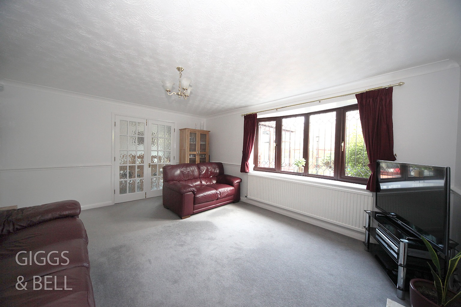 4 bed detached house for sale in Copthorne, Luton  - Property Image 4